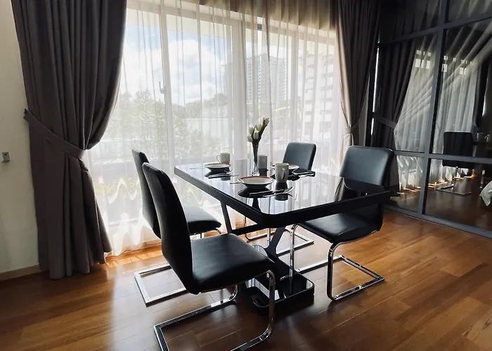 B.Suites 21