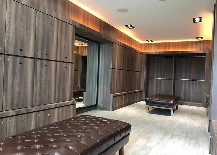 B.Suites 21