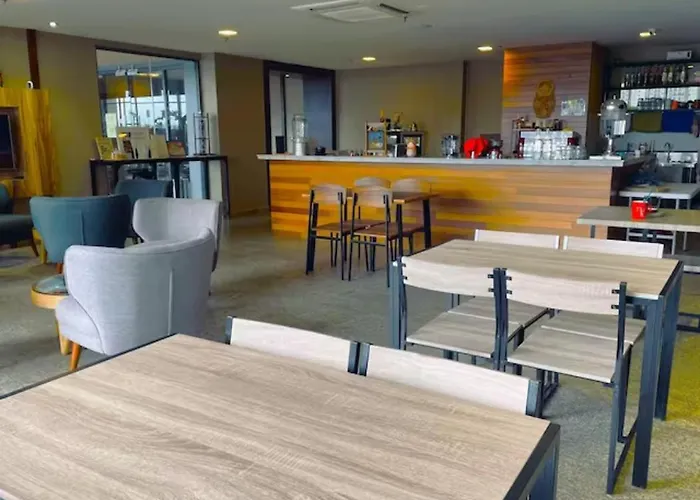 B.Suites 21