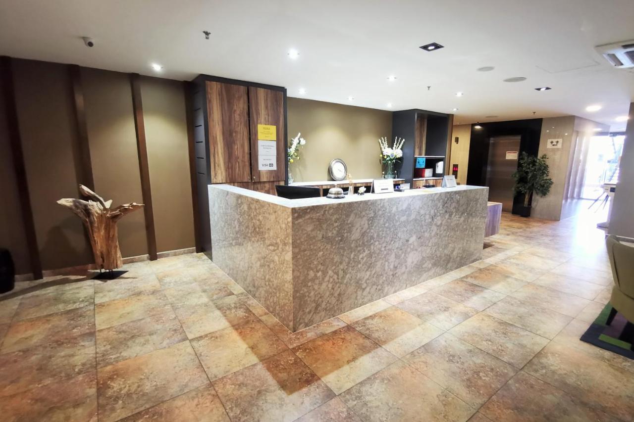 B.suites 21 *